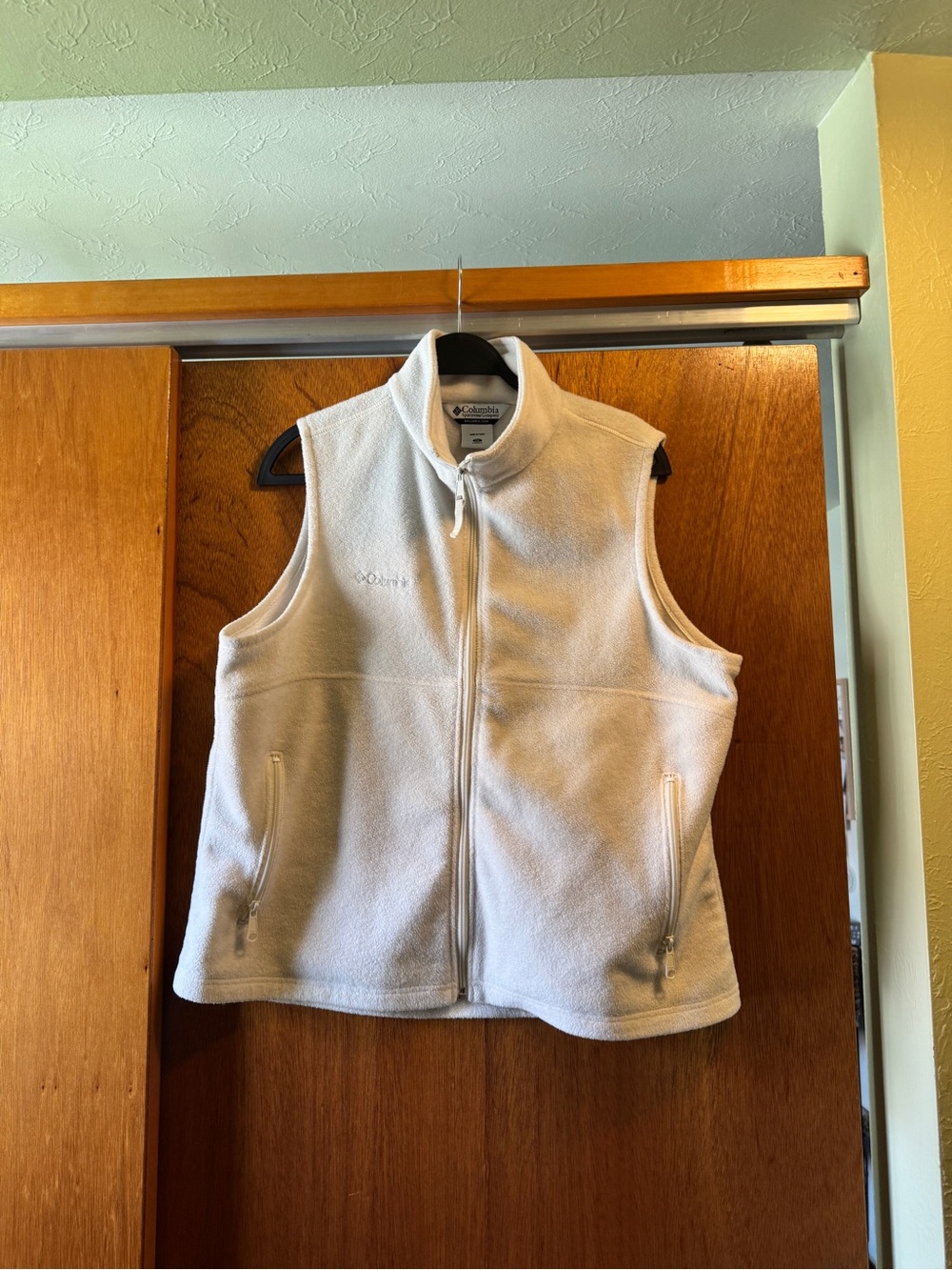 Columbia vest